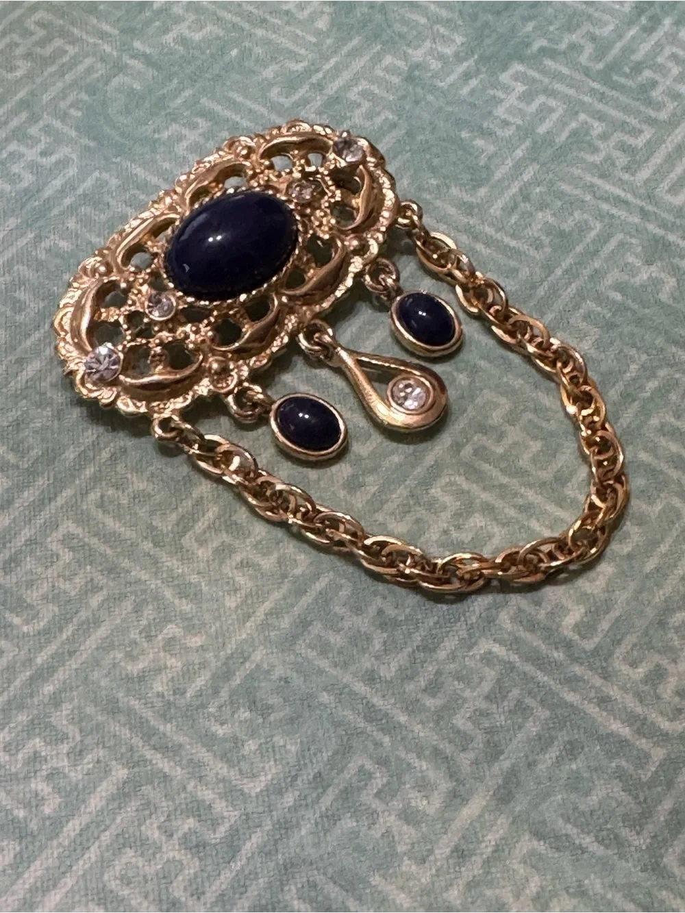 RETRO GOLD TONE BROOCH WITH CABOCHONS AND CHAIN